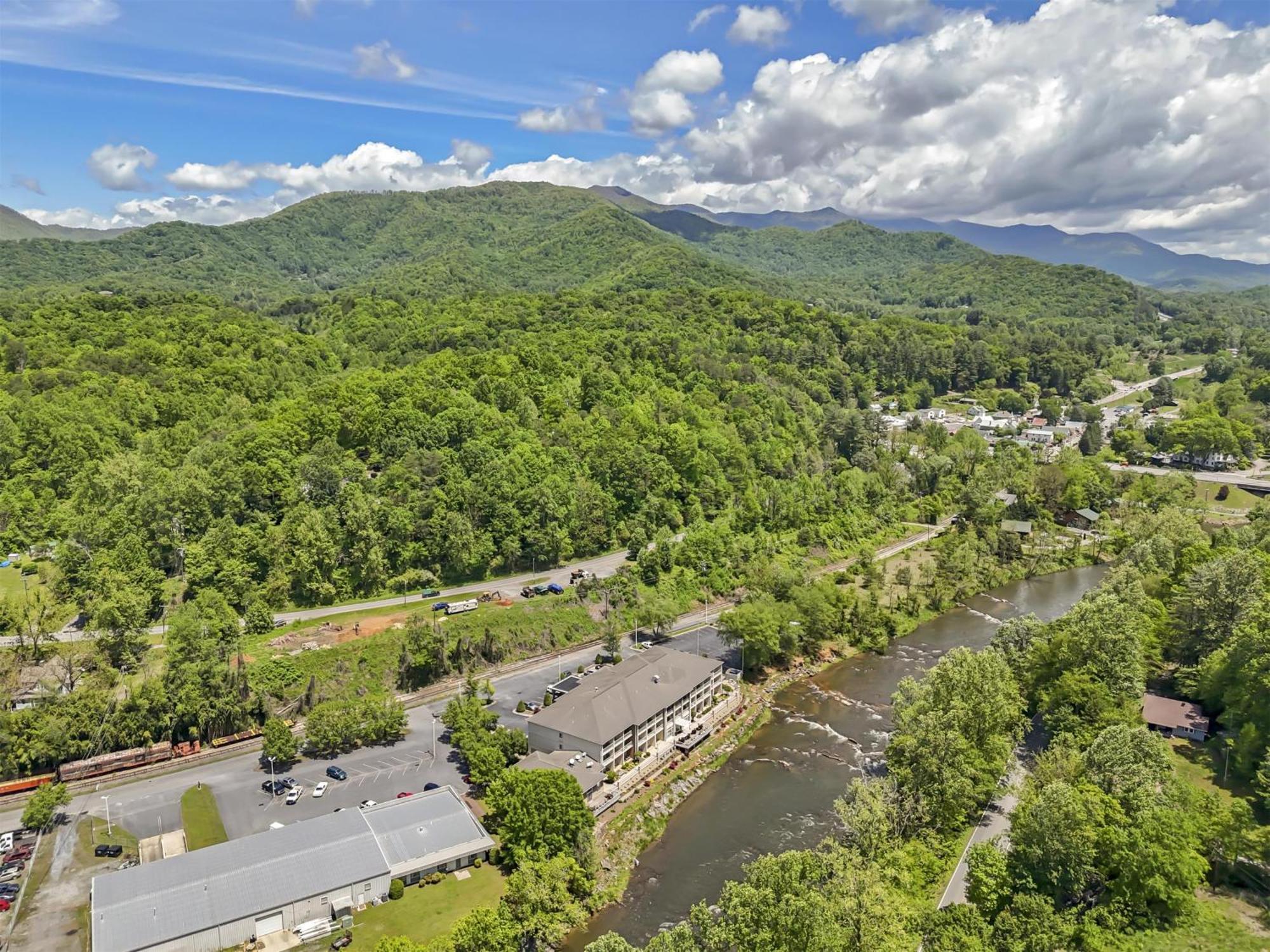 Best Western Plus River Escape Sylva / Dillsboro Exterior foto