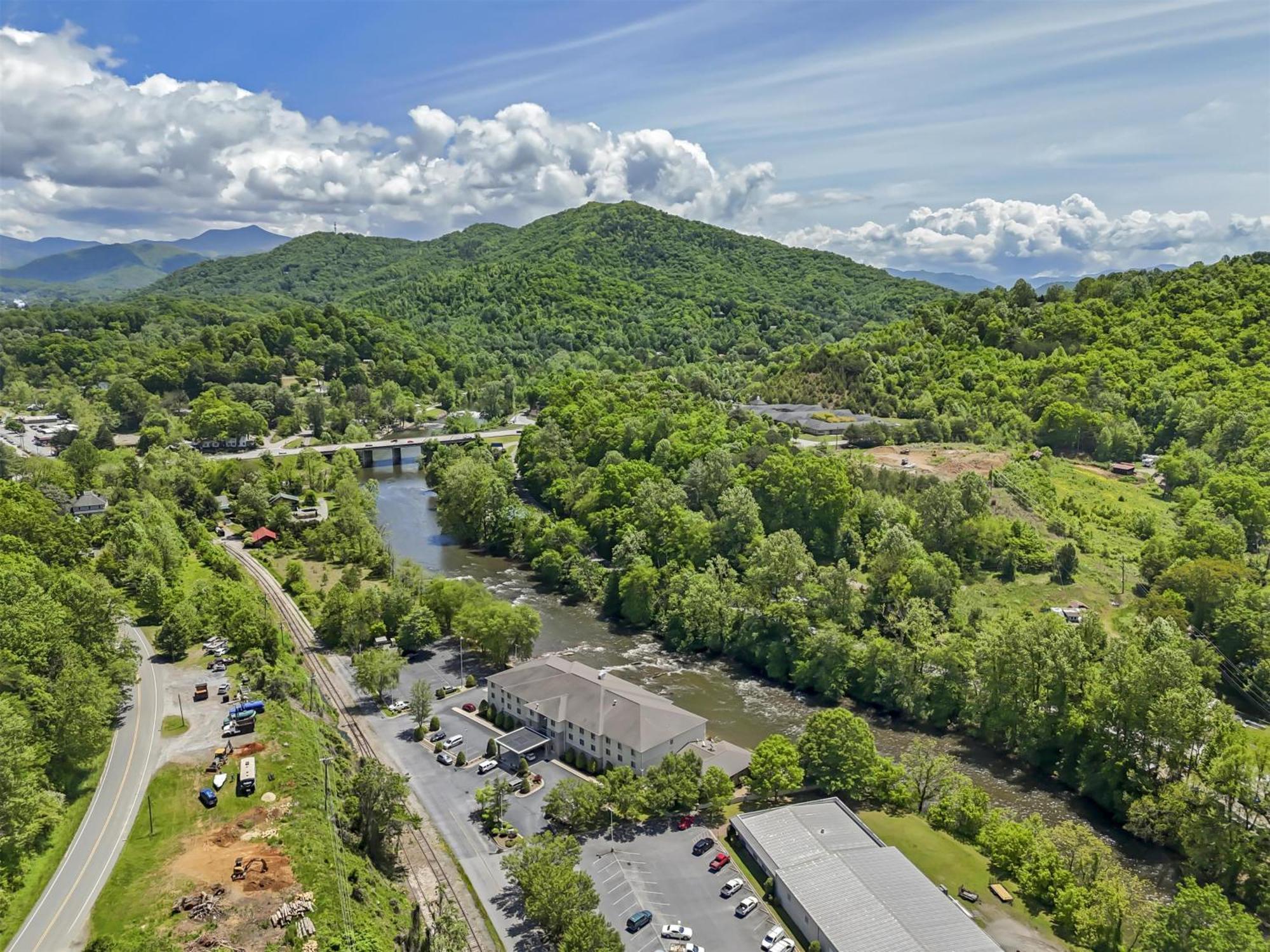 Best Western Plus River Escape Sylva / Dillsboro Exterior foto